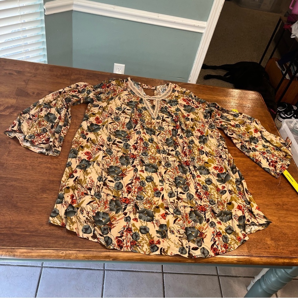 Umgee Beige red gray Floral Crochet Trim dress size medium